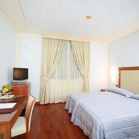 Grand Del Parco - Bergamo Airport 4* סטצאנו